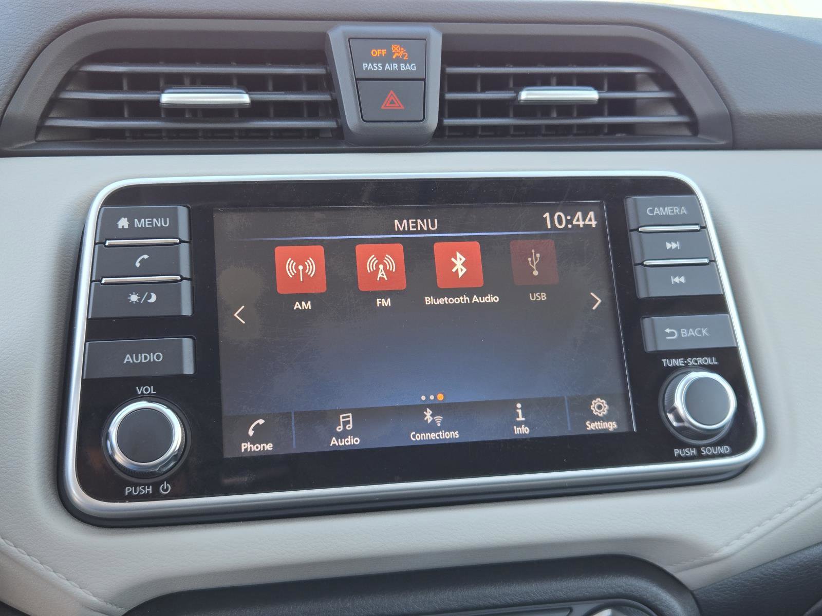 Used 2022 Nissan Versa SV FWD image 8