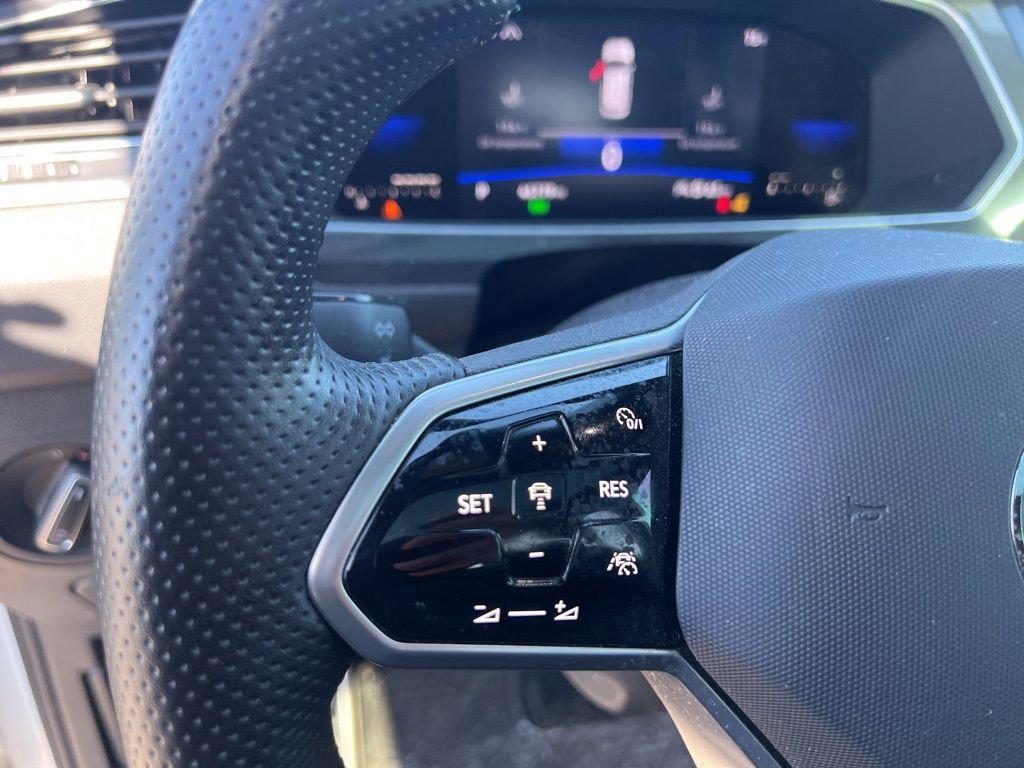 Used 2022 Volkswagen Tiguan SE R-Line AWD/4WD image 17