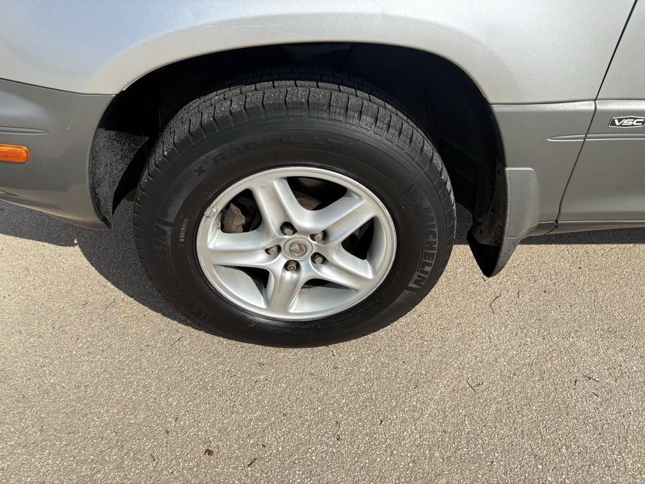 Used 2001 Lexus RX 300 w/ Premium Pkg Plus FWD image 12