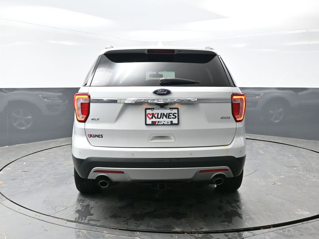 Used 2016 Ford Explorer XLT w/ Equipment Group 201A image 11