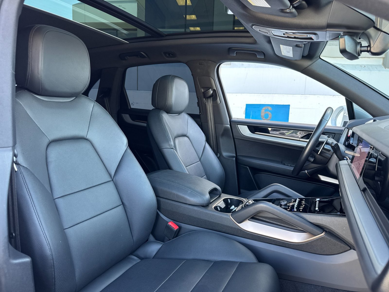 Certified 2024 Porsche Cayenne AWD/4WD image 27