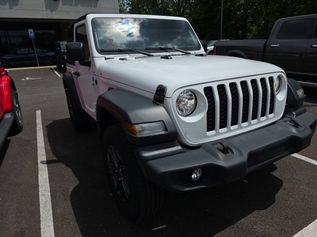 Used 2024 Jeep Wrangler Sport AWD/4WD image 3