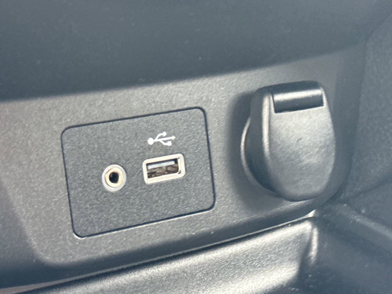 Used 2019 Nissan Rogue SV image 18