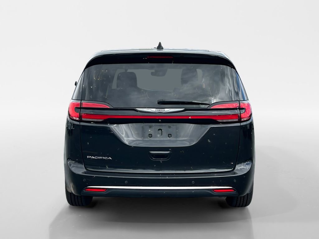 Used 2023 Chrysler Pacifica Touring-L FWD image 4