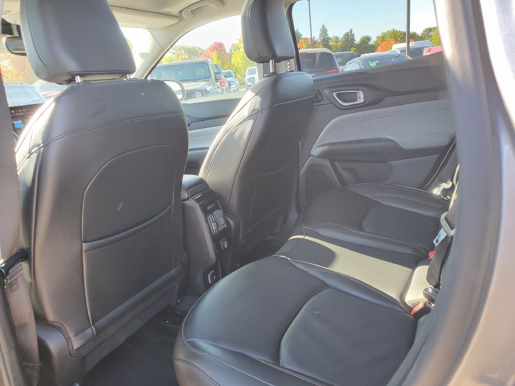 Used 2022 Jeep Compass Latitude w/ Sun and Sound Group AWD/4WD image 8