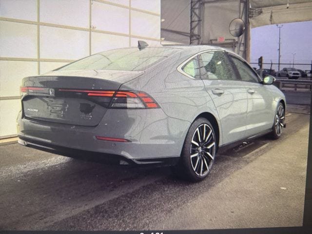 Used 2025 Honda Accord Touring image 3