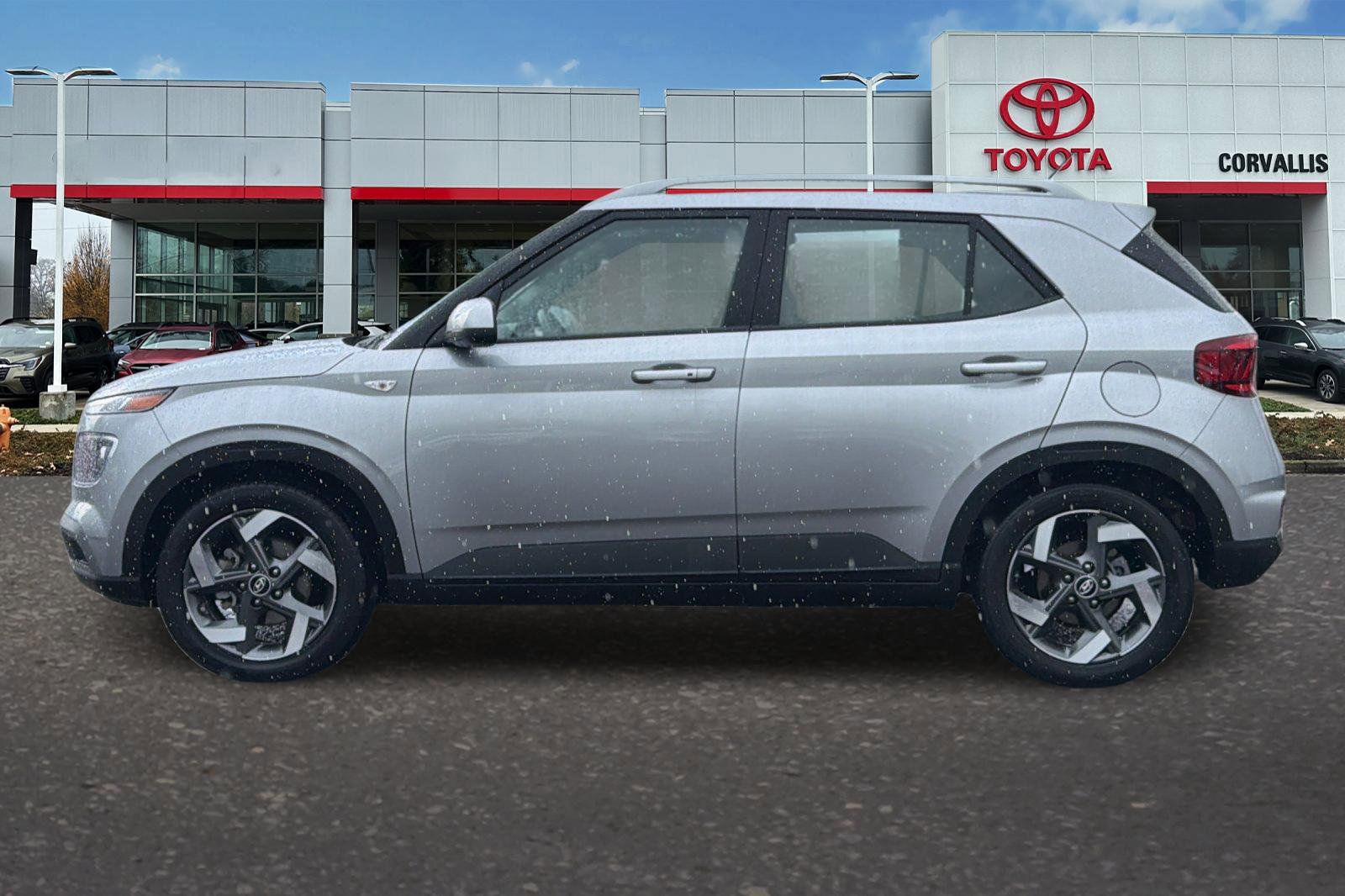 Used 2025 Hyundai Venue SEL image 7