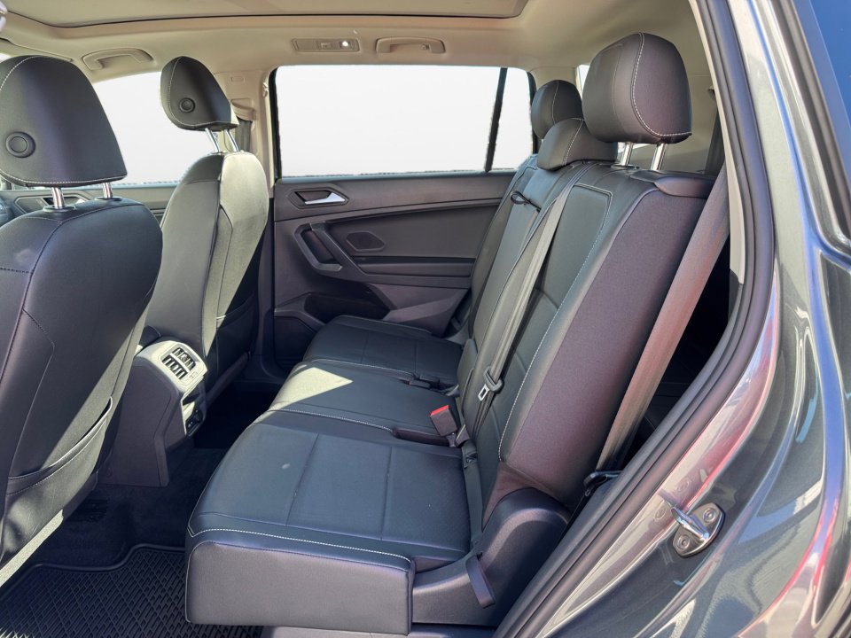 Used 2021 Volkswagen Tiguan SE image 16