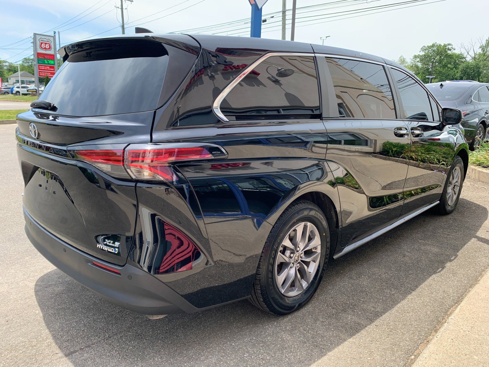 Used 2022 Toyota Sienna XLE AWD/4WD image 7