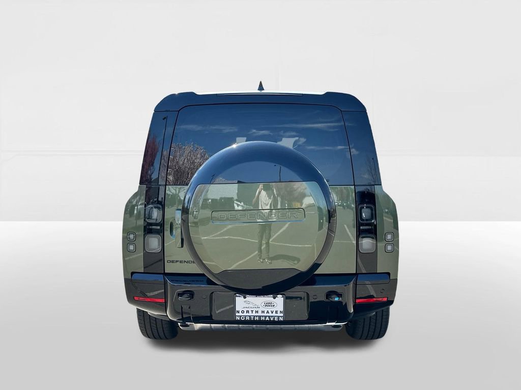 New 2026 Land Rover Defender 130 X-Dynamic SE image 3