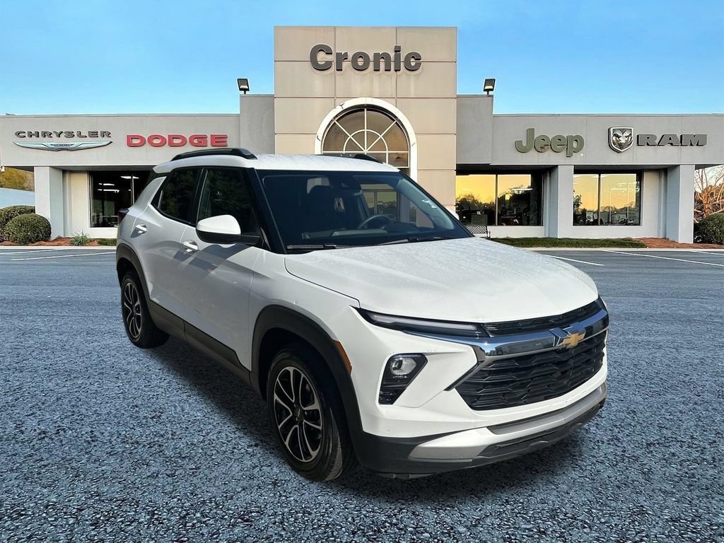 Used 2025 Chevrolet TrailBlazer LT FWD image 1