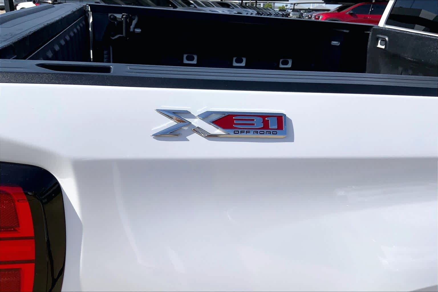 Used 2019 GMC Sierra 1500 SLT w/ SLT Premium Package AWD/4WD image 10