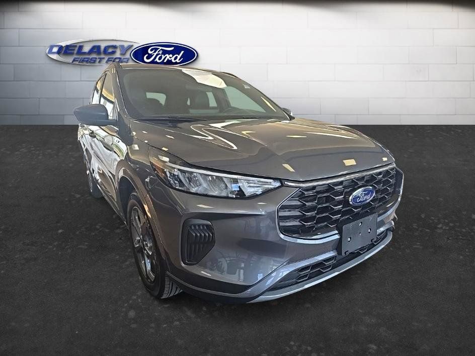Used 2023 Ford Escape ST-Line w/ Tech Pack #1 AWD/4WD image 9