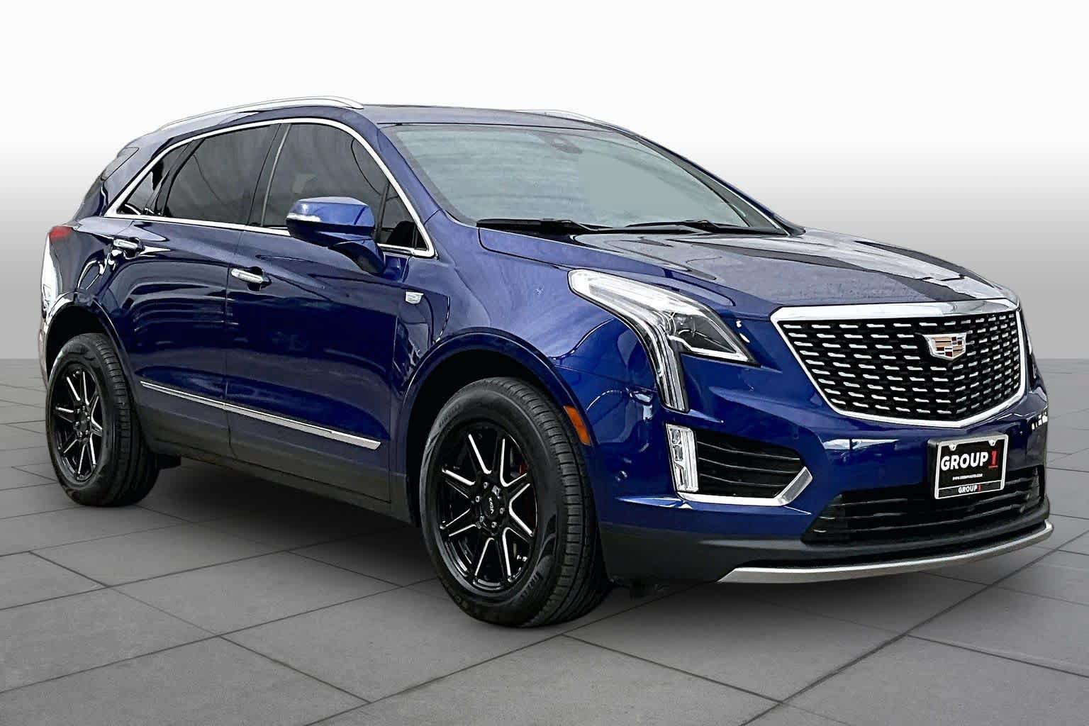 Used 2023 Cadillac XT5 Premium Luxury w/ Technology Package FWD image 3