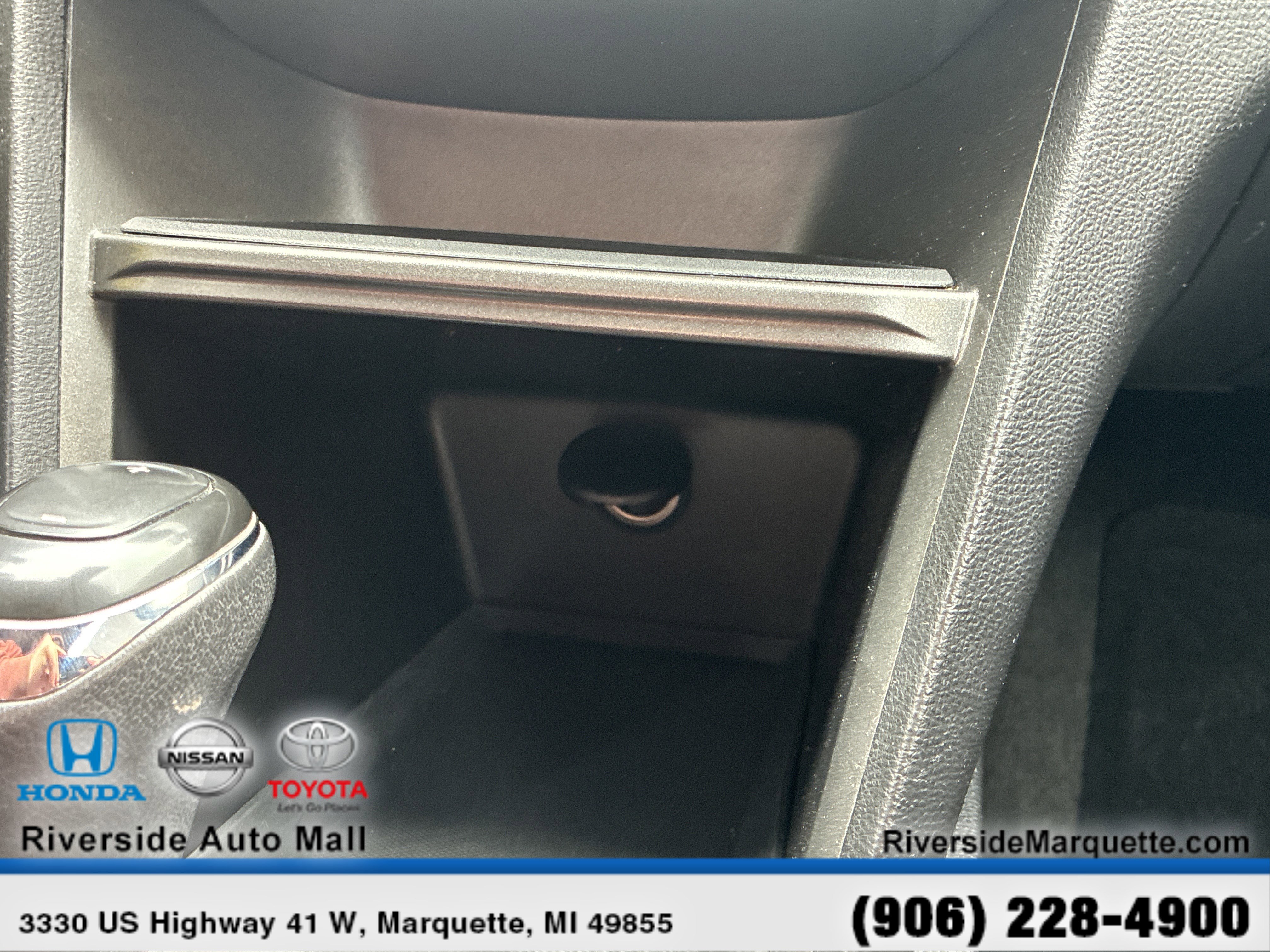 Used 2016 Chevrolet Equinox LTZ w/ Enhanced Convenience Package image 18