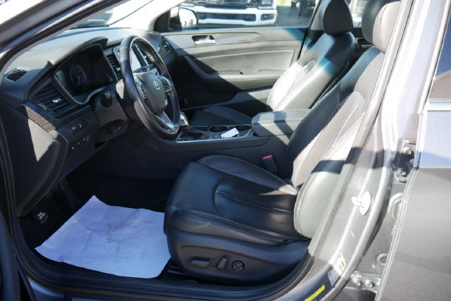 Used 2018 Hyundai Sonata Limited w/ Winter Weather Package FWD image 2