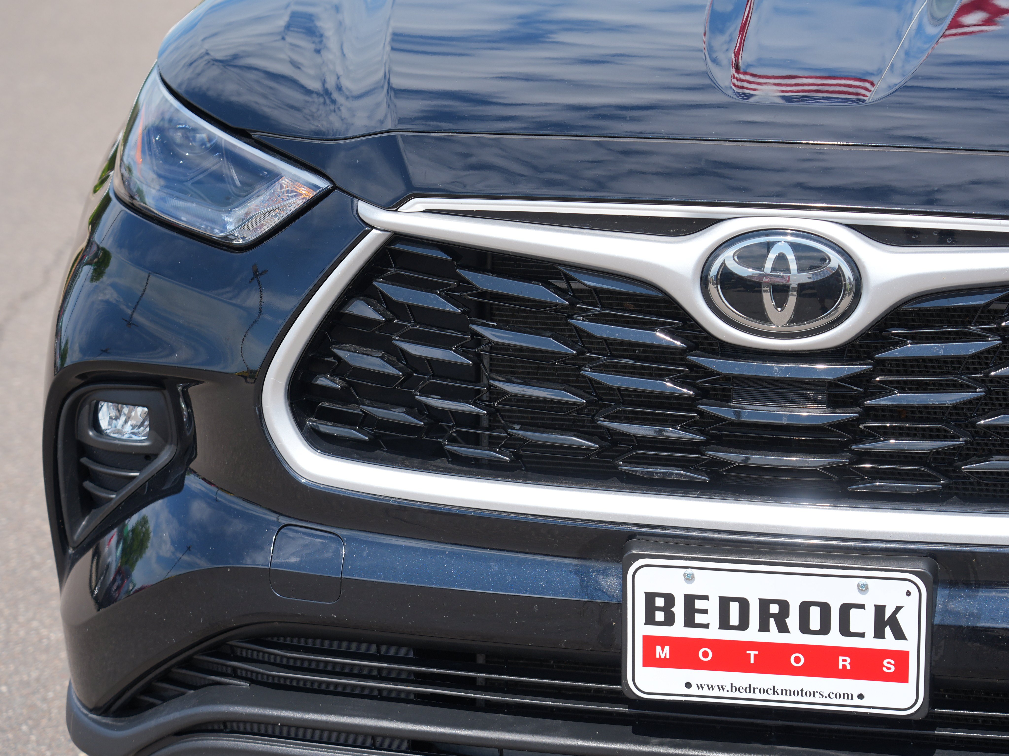Used 2022 Toyota Highlander XLE AWD/4WD image 9