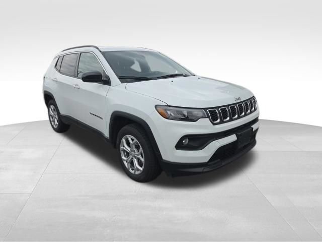 Used 2024 Jeep Compass Latitude AWD/4WD image 7
