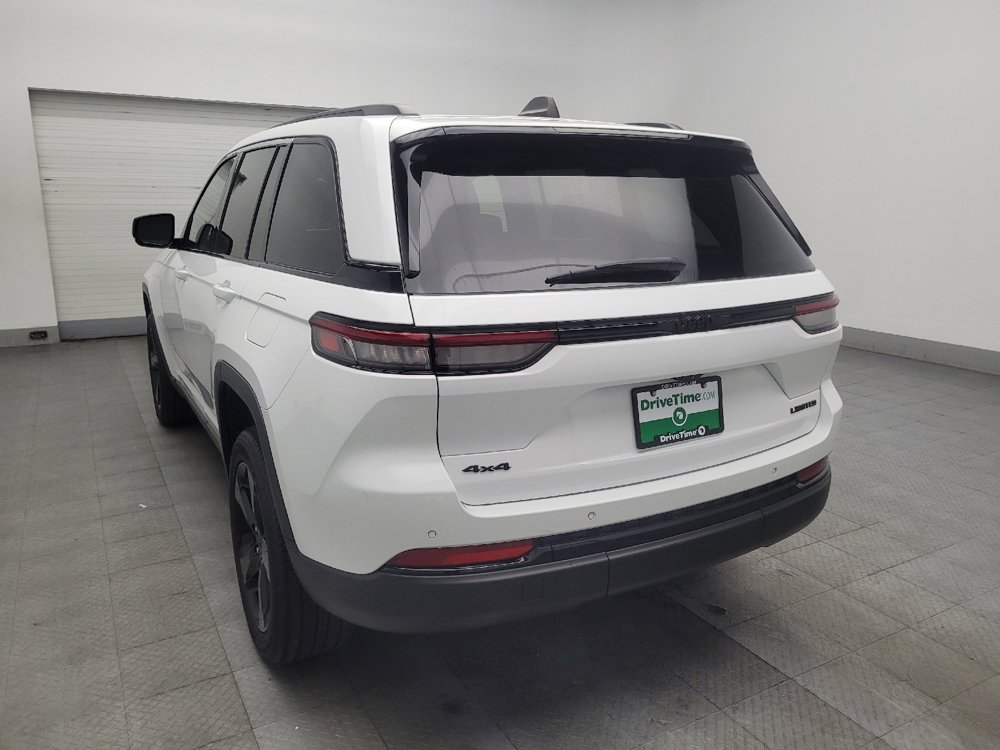 Used 2023 Jeep Grand Cherokee Limited w/ Black Appearance Package AWD/4WD image 5