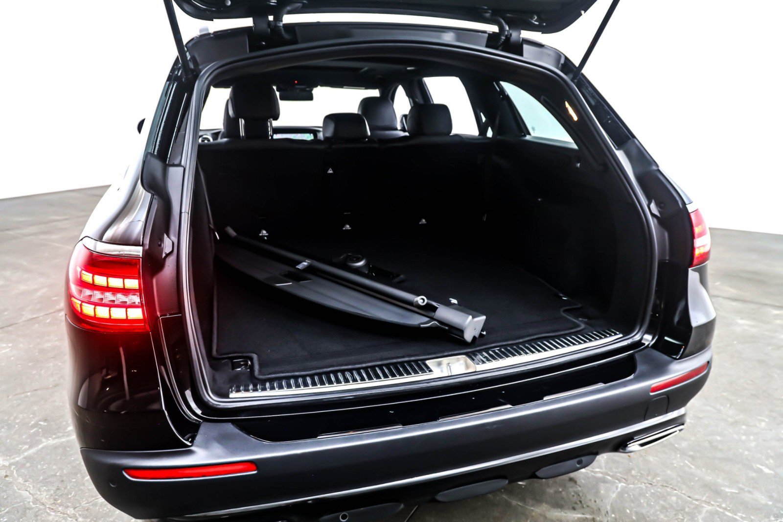 Certified 2022 Mercedes-Benz E 450 4MATIC All-Terrain Wagon image 24