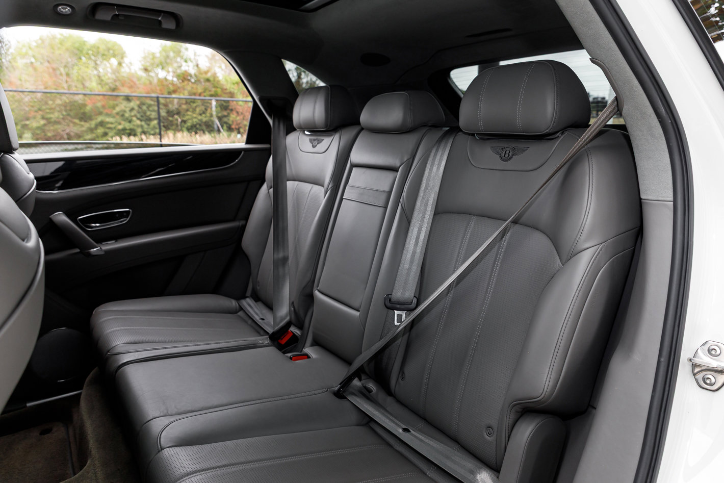 Used 2018 Bentley Bentayga Onyx Edition image 17