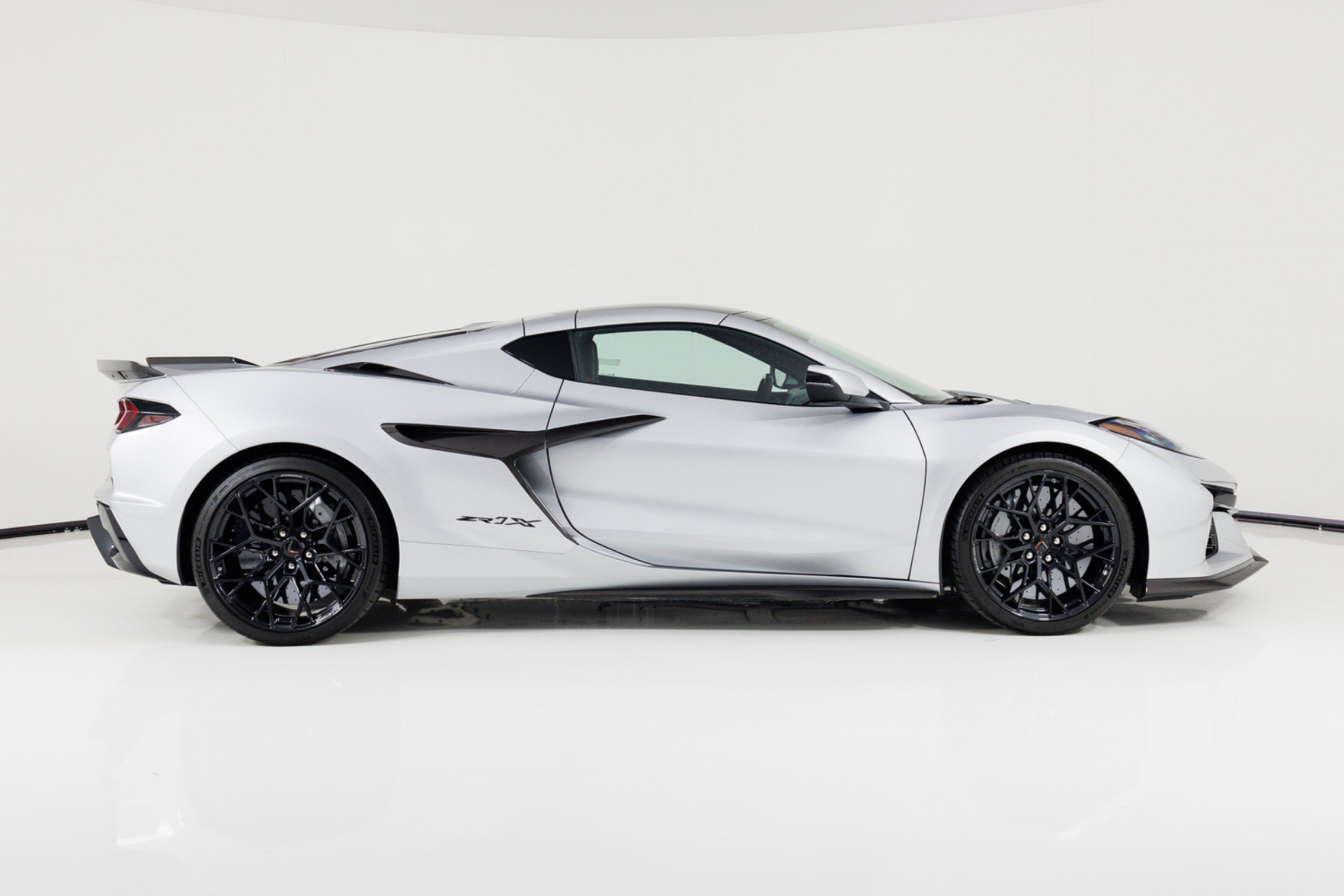 Used 2027 Chevrolet Corvette ZR1X AWD/4WD image 2