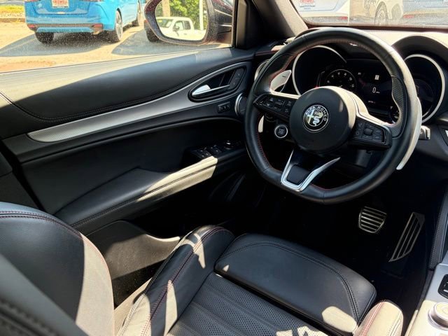 Used 2024 Alfa Romeo Stelvio AWD image 43