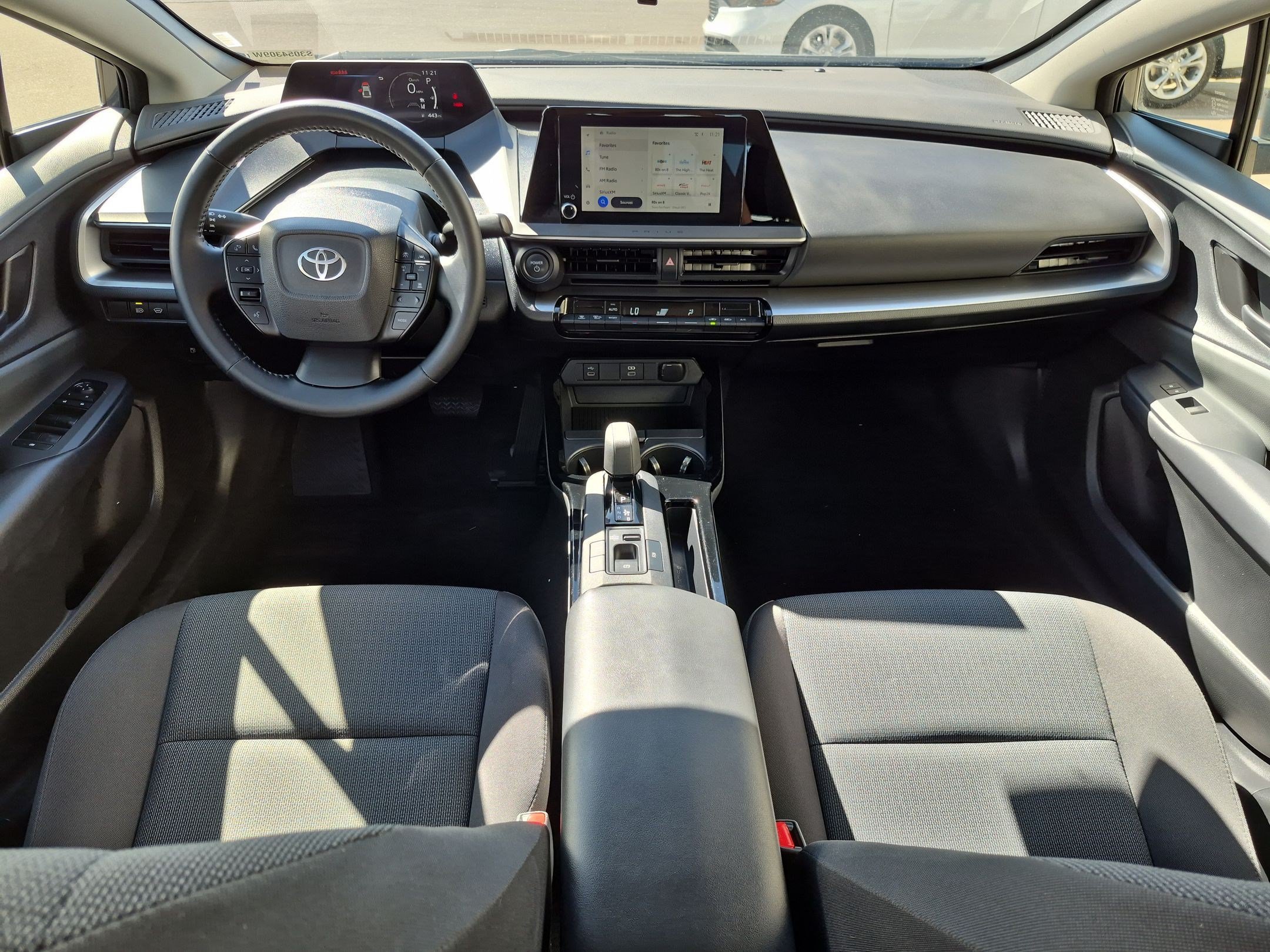 Used 2025 Toyota Prius LE FWD image 30