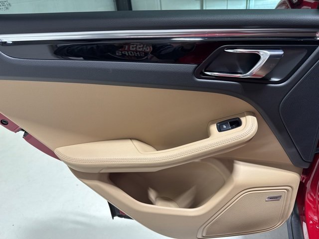 Used 2025 Porsche Macan Turbo image 29