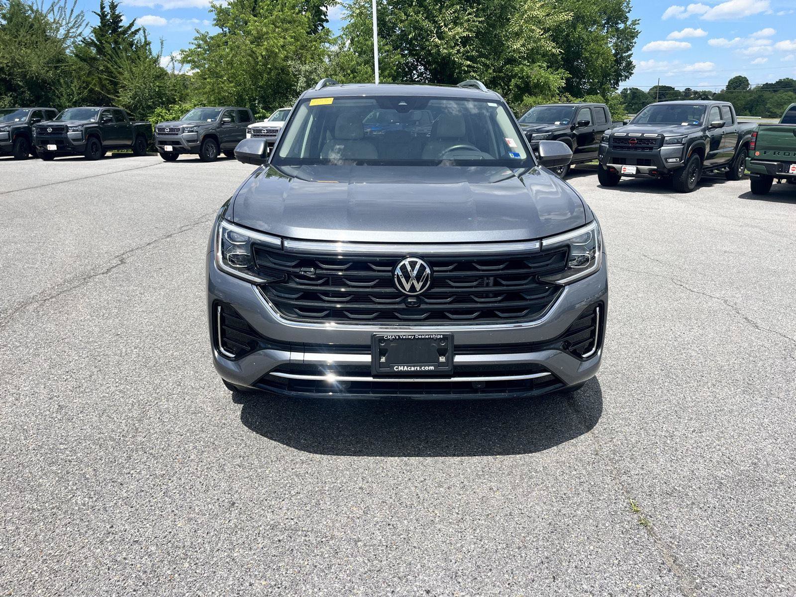 Used 2024 Volkswagen Atlas SEL Premium R-Line AWD/4WD image 2