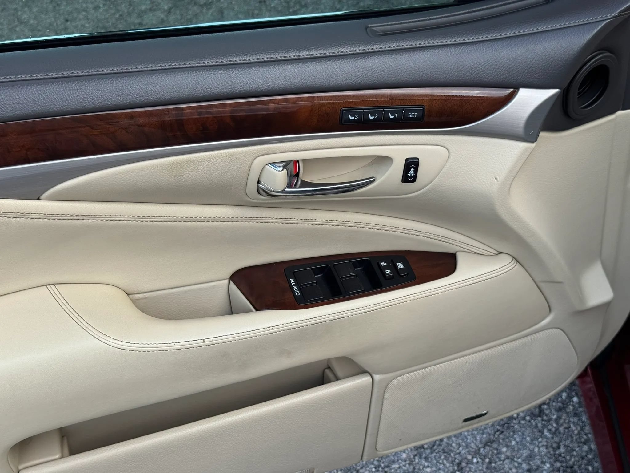 Used 2013 Lexus LS 460 L w/ Ultra Luxury Pkg AWD/4WD image 12