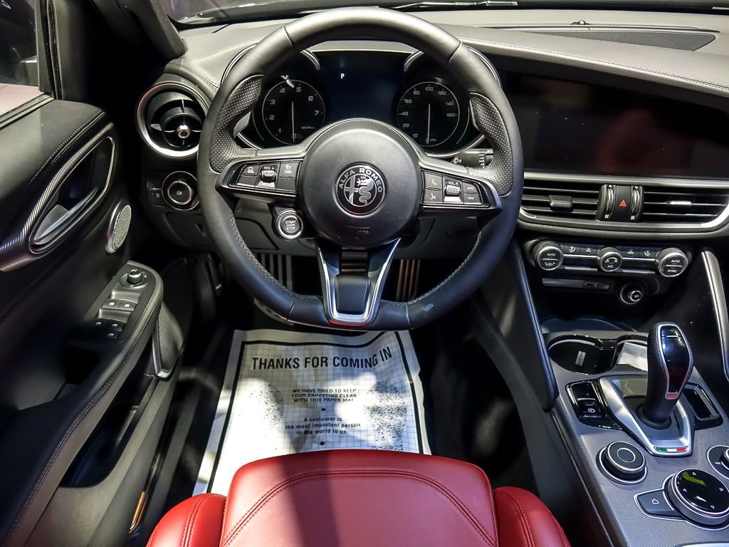 Used 2022 Alfa Romeo Giulia Veloce AWD/4WD image 17