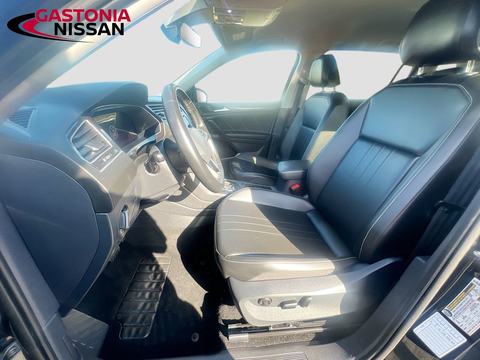 Used 2024 Volkswagen Tiguan SE image 27