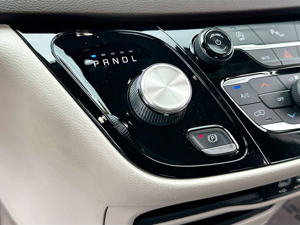 Used 2020 Chrysler Pacifica Touring image 16