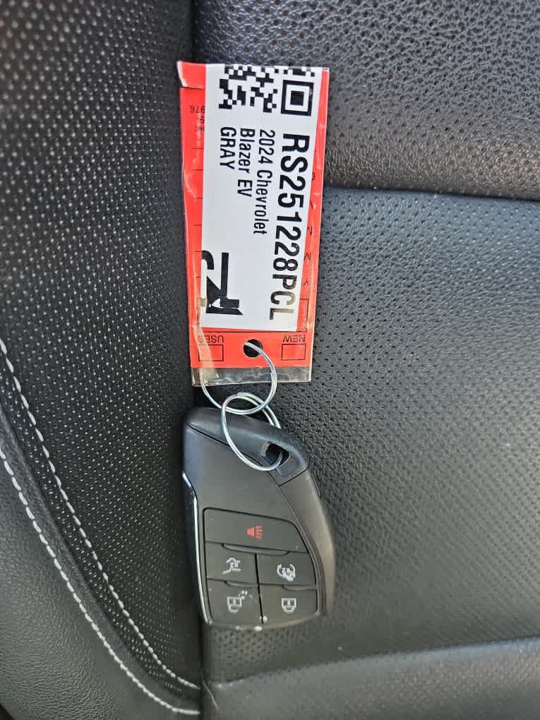 Used 2024 Chevrolet Blazer EV LT AWD/4WD image 18