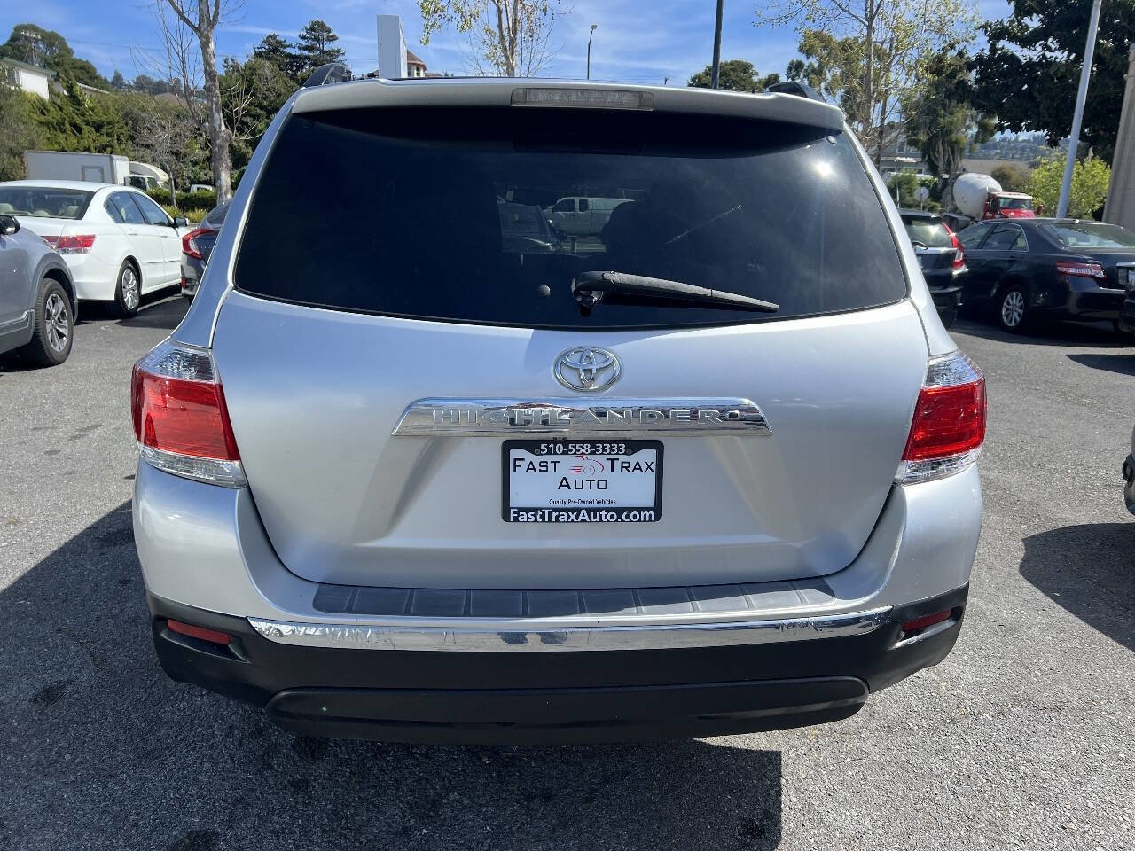 Used 2012 Toyota Highlander Limited w/ Tow Pkg image 7
