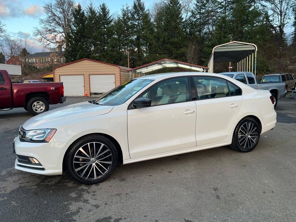 Used 2016 Volkswagen Jetta Sport w/ Lighting Package image 2