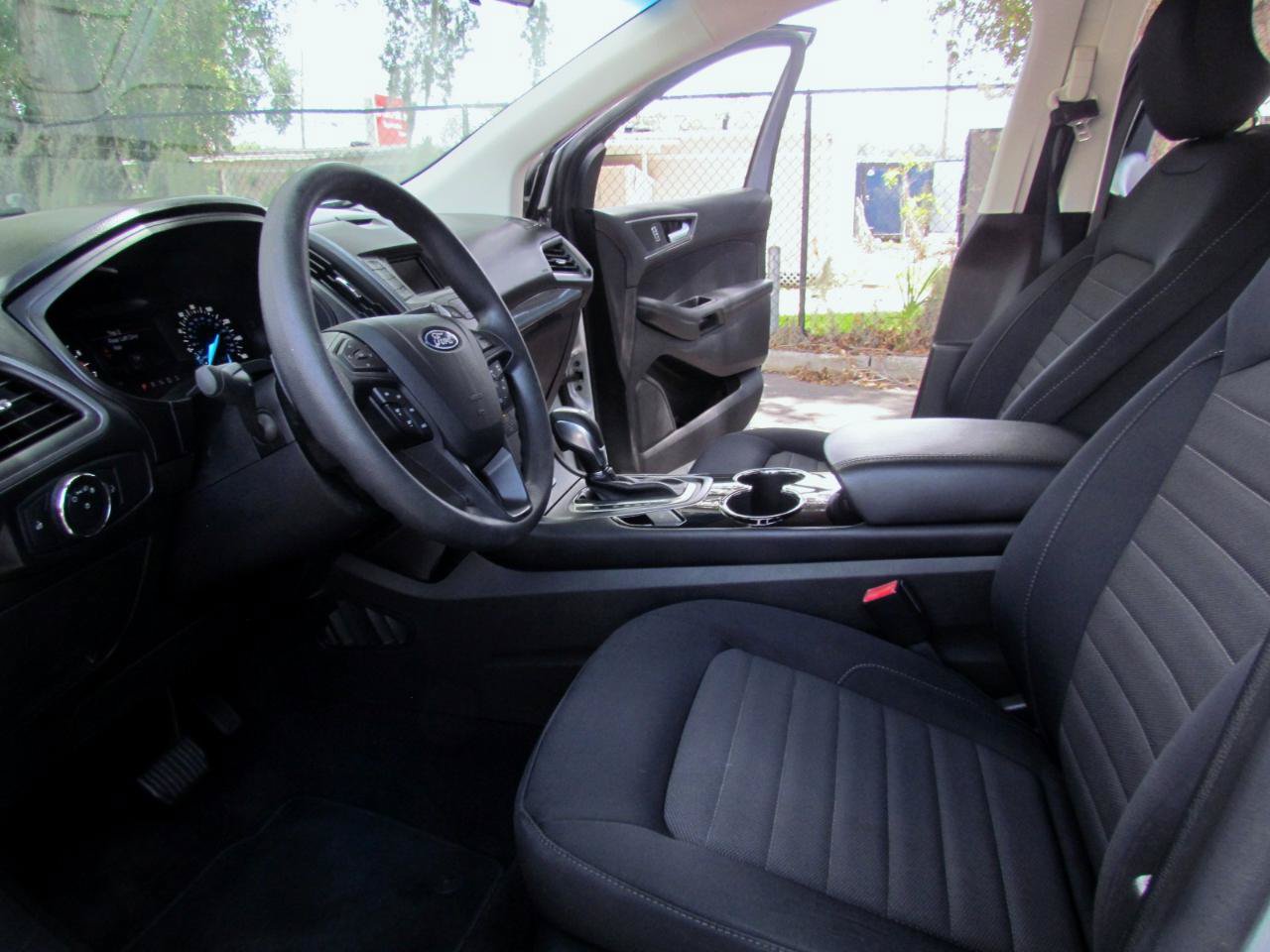Used 2018 Ford Edge SE FWD image 18