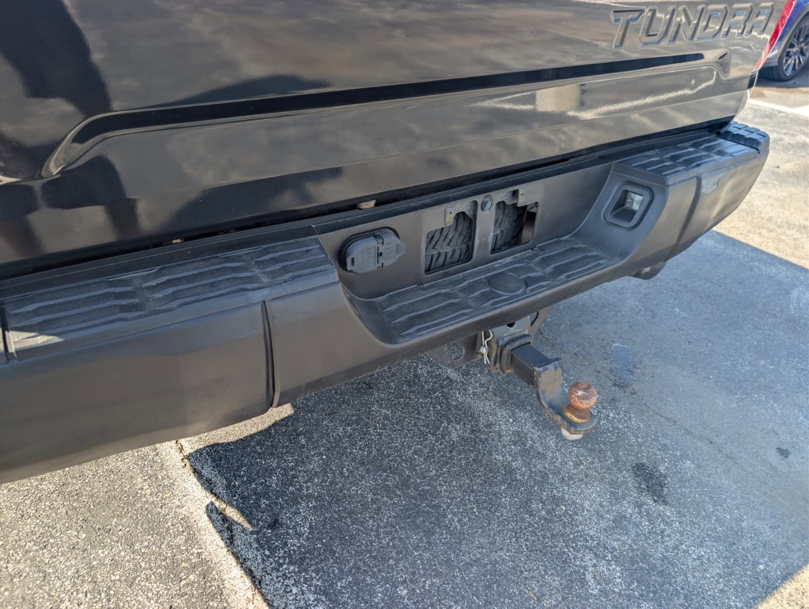 Used 2014 Toyota Tundra SR5 w/ TRD Off Road Package AWD/4WD image 10