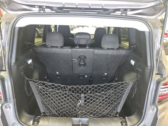 Used 2016 Jeep Renegade Latitude image 12