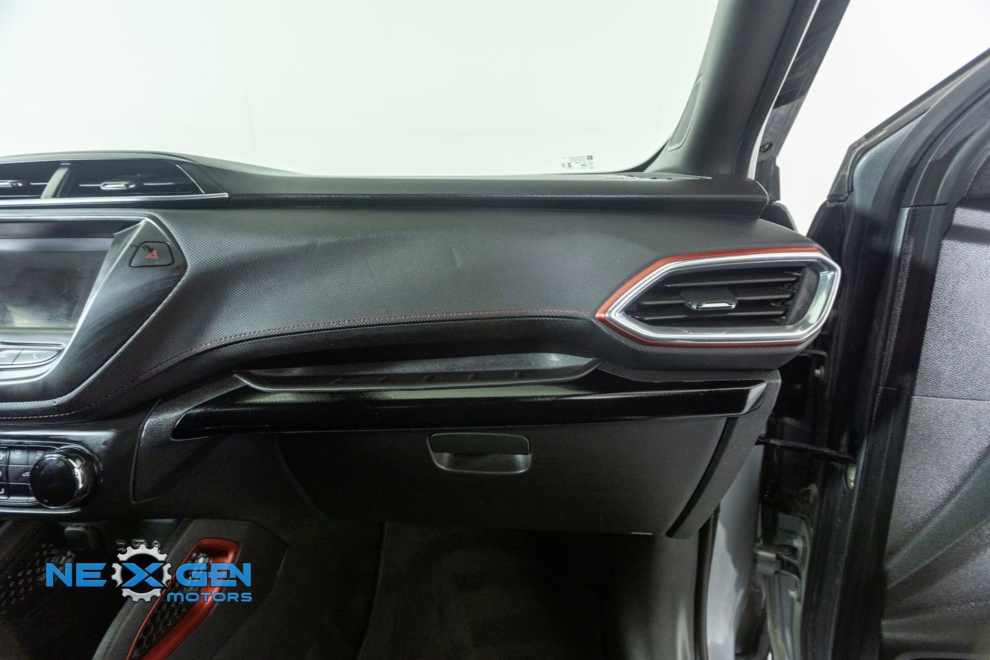 Used 2023 Chevrolet TrailBlazer RS FWD image 40