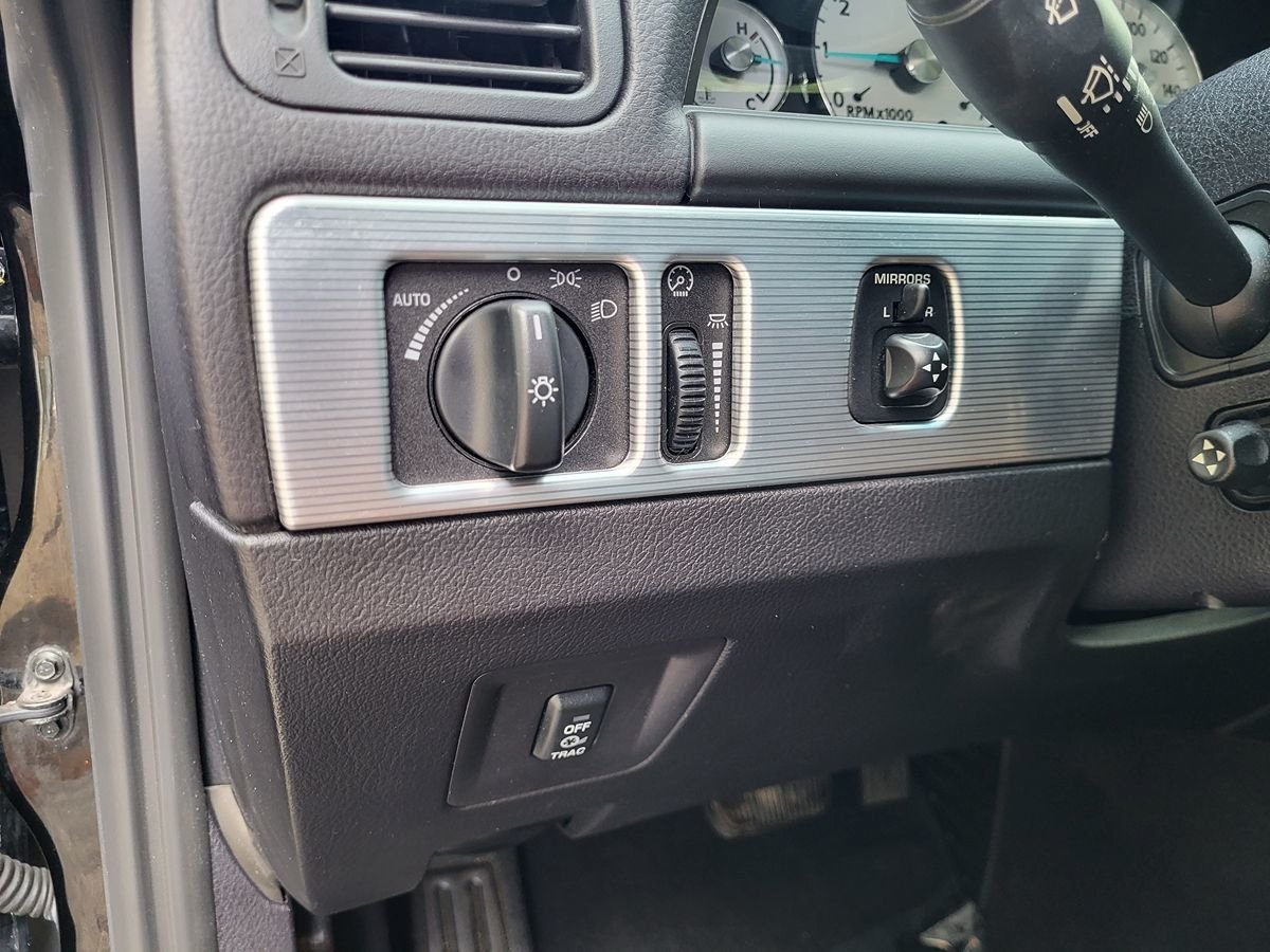 Used 2004 Ford Thunderbird RWD image 28
