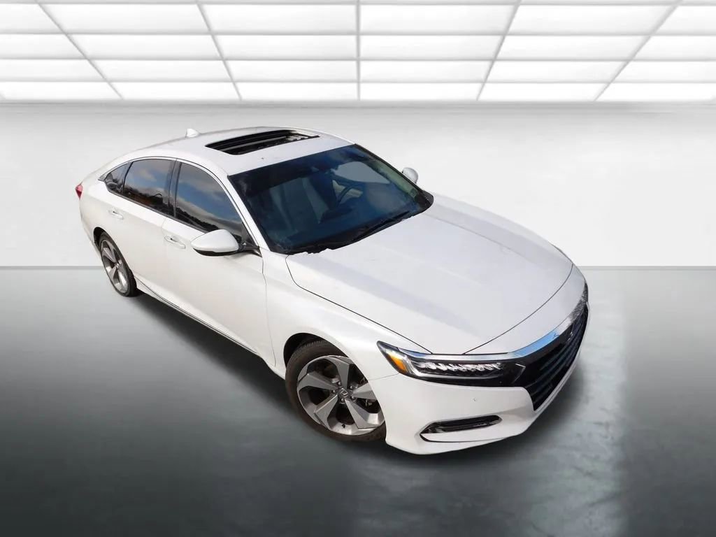 Used 2018 Honda Accord Touring image 2