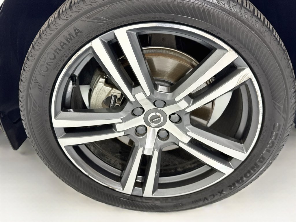 Used 2021 Volvo XC60 T5 Momentum w/ Protection Package Premier FWD image 30