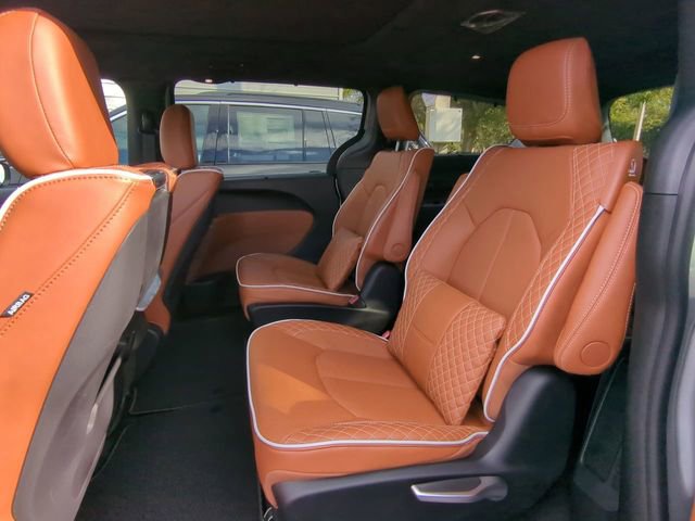New 2026 Chrysler Pacifica Pinnacle w/ Trailer Tow Group image 17