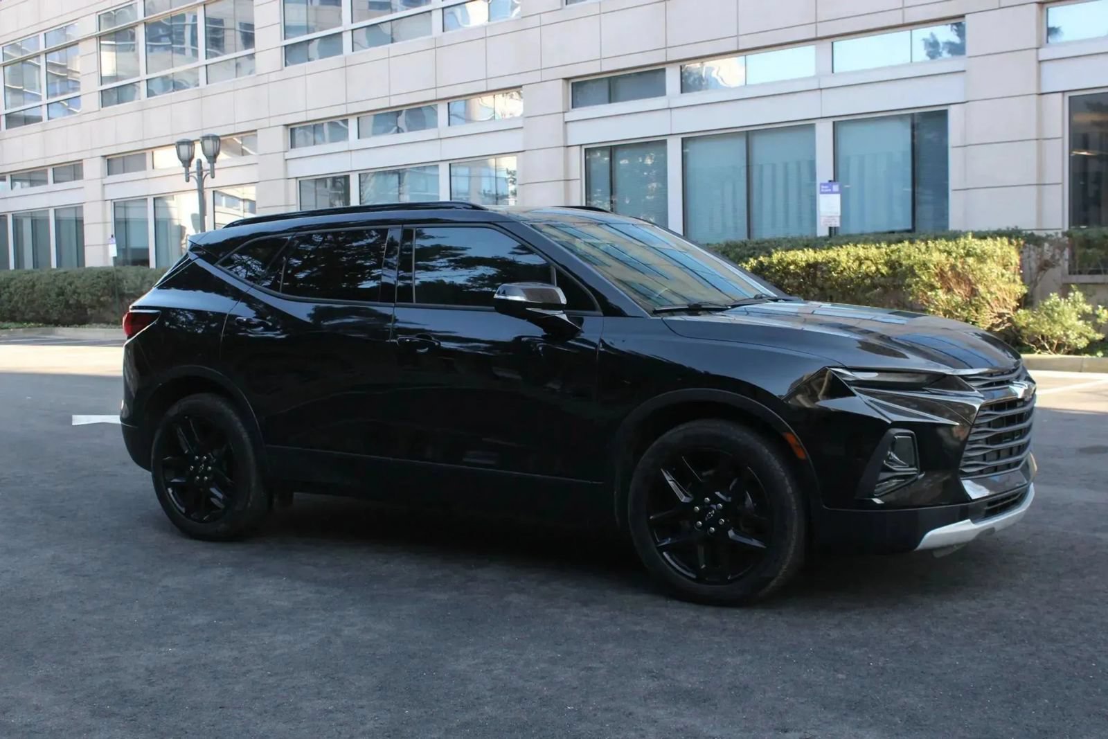 Used 2019 Chevrolet Blazer LT w/ Sound & Technology Package FWD image 2