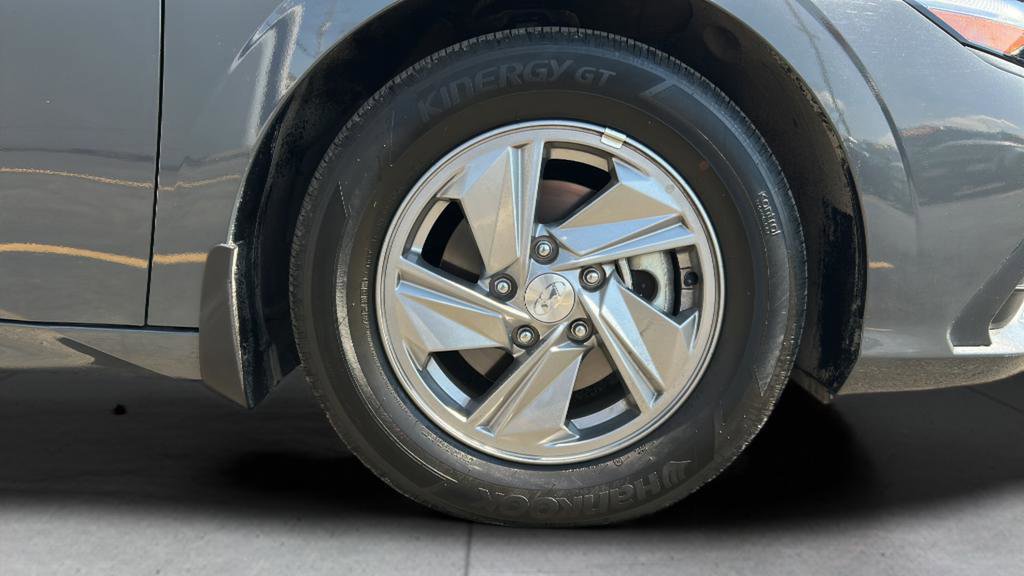 Certified 2025 Hyundai Elantra SE image 30