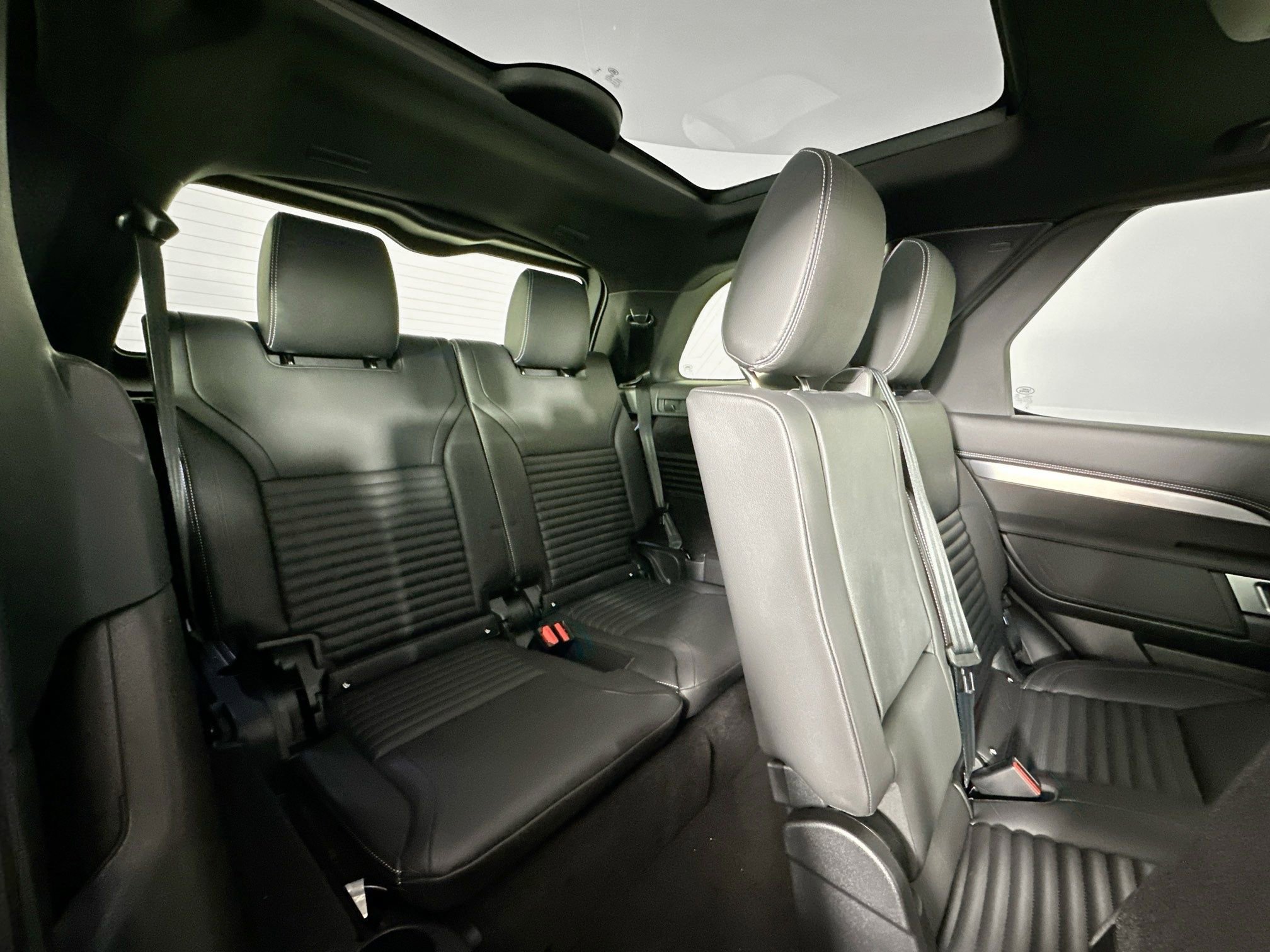 Used 2026 Land Rover Discovery Limited Edition image 28