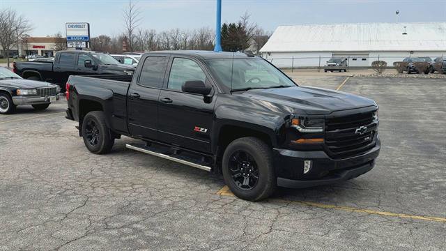 Used 2018 Chevrolet Silverado 1500 LT w/ Midnight Edition AWD/4WD image 2
