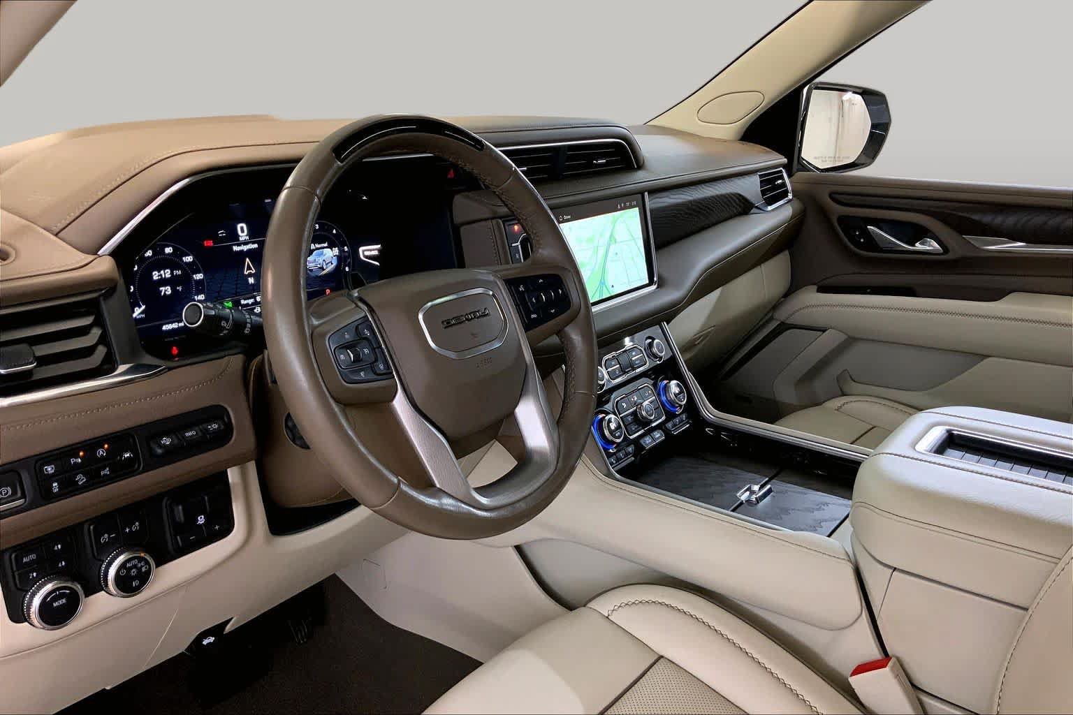 Used 2023 GMC Yukon XL Denali w/ Advanced Technology Package AWD/4WD image 17